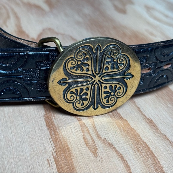 Vɪɴᴛᴀɢᴇ BTS 1981 Sᴏʟɪᴅ Bʀᴀss Oᴠᴀʟ Bᴇʟᴛ Bᴜᴄᴋʟᴇ ᴡɪᴛʜ Cʟᴏᴠᴇʀʟᴇᴀꜰ Pᴀɪsʟᴇʏ Dᴇsɪɢɴ - Picture 3 of 11